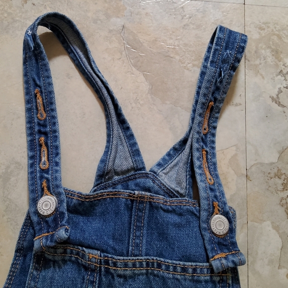 Girls Clothing Assortment (3 Shirts, 2 Sweaters, Overall Shorts) - Picture 8 of 10